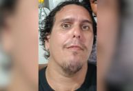 Homem dá selinho em companheira e é morto por enteado na ceia de Natal