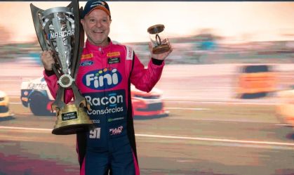 Rubens Barrichello é o campeão da Nascar Brasil