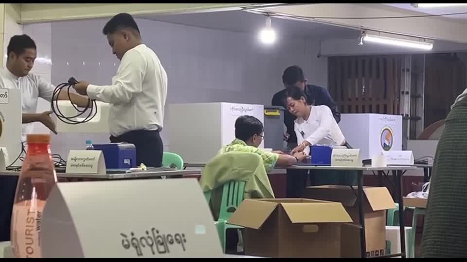 Urnas fecham nas eleições de Mianmar