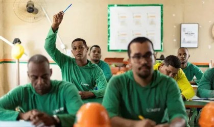Programa de alfabetização certifica mil funcionários em canteiros de obras