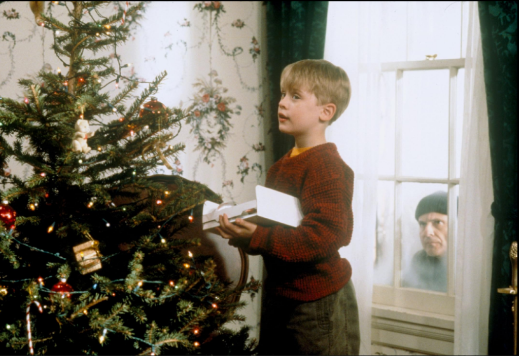 Macaulay Culkin interpreta Kevin no filme "Esqueceram de Mim"