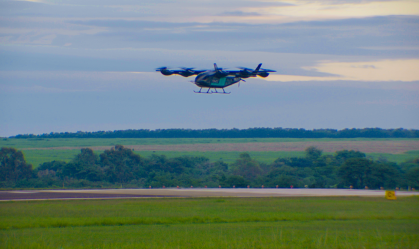 Eve, da Embraer, realiza primeiro voo do protótipo de "carro voador"