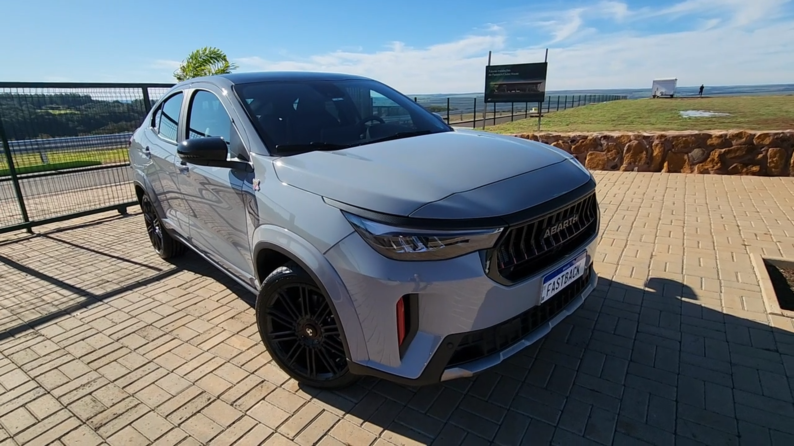 Fastback Abarth 2026: SUV Coupé oferece visual renovado e mais equipamentos • Thiago Ventura/CNN