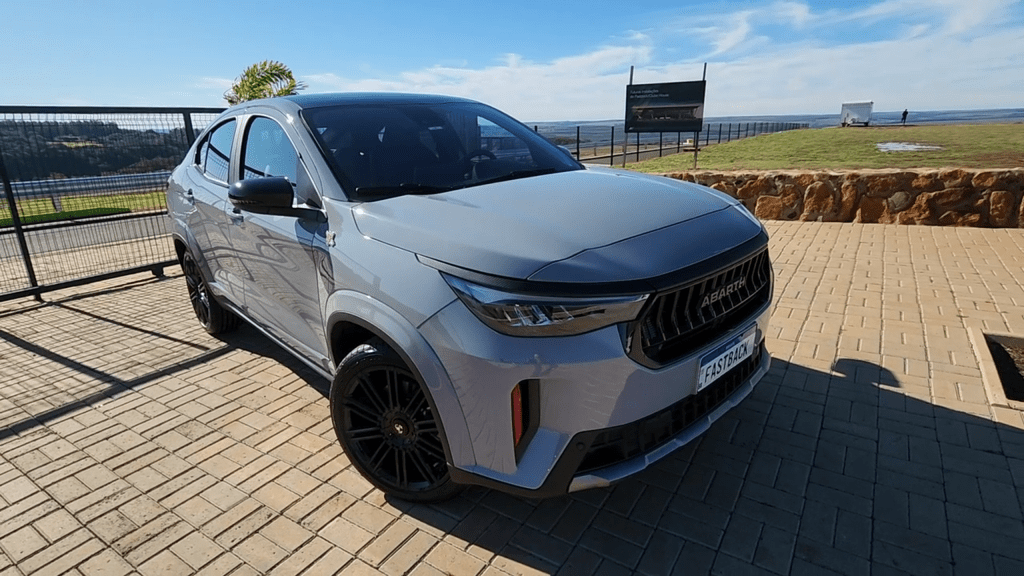 Fastback Abarth 2026: SUV Coupé oferece visual renovado e mais equipamentos