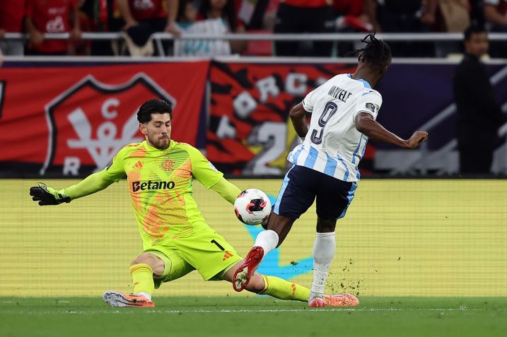 Rossi defende melhor chance do Pyramids • Mohamed Farag - FIFA/FIFA via Getty Images