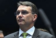 Flávio fala em iniciar negociações e pede mobilização para aprovar anistia