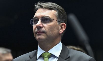 Flávio promete "bolsonarismo centrado" e agenda liberal a empresários