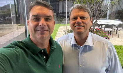 Análise: PL vê Tarcísio alinhado com estratégia de Flávio