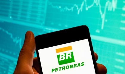 Ação da Petrobras cai com incidente na Foz do Amazonas e petróleo no radar