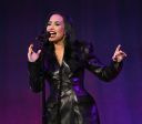 Demi Lovato abre o jogo sobre inseguranças da carreira juvenil na Disney