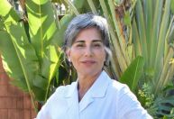 Glória Pires diz que assumir cabelos brancos aos 62 anos foi libertador