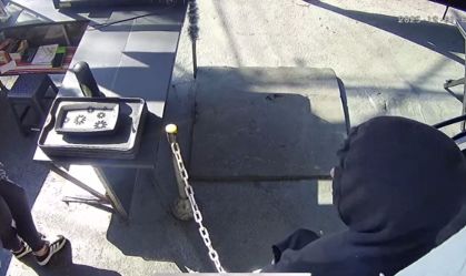 Polícia tenta encontrar homem que atirou 6 vezes em ex-namorada