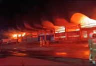 Quatro bombeiros passam mal durante combate a incêndio na Ceasa no Rio