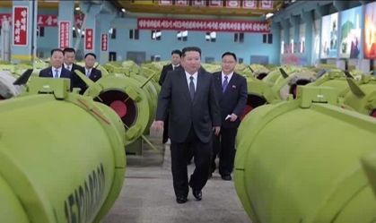 Kim Jong-un sinaliza continuidade no desenvolvimento de mísseis, diz mídia