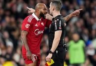 Zagueiro brasileiro sofre gancho de seis partidas após ofensas à arbitragem