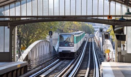 Homem é preso após atacar três mulheres com faca no metro de Paris