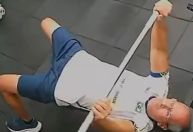 Morte em academia: entenda perigos de lesões em exercícios como supino
