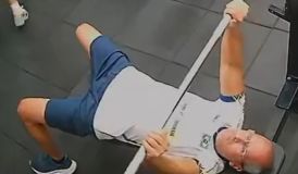 Morte em academia: entenda perigos de lesões em exercícios como supino