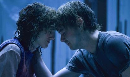 Nancy e Jonathan em "Stranger Things"