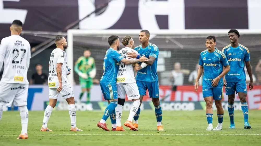 Neymar teve discussão com Ryan Guilherme durante Santos 3 x 0 Cruzeiro logo Itatiaia Caro leitor, O acesso ao conteúdo será liberado imediatamente após o anúncio.