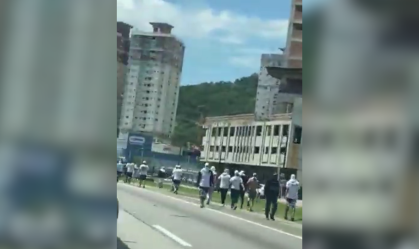 Polícia vai investigar briga entre torcedores do Santos e Inter em SC