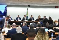 Na Câmara, Tarcísio diz que PEC da Segurança é "cosmética" e cobra recursos