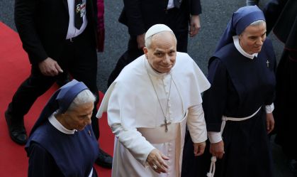 Papa Leão XIV encerra viagem no Líbano pedindo que guerras sejam rejeitadas