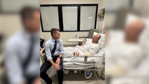 Herói de Bondi: Homem que desarmou atirador em ataque na Austrália tem foto divulgada