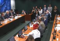 Escala 6x1: deputados pedem vista e subcomissão não avança em relatório