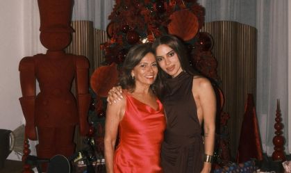 Anitta celebra Natal e aniversário da mãe ao lado da família e de famosos