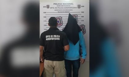 Veja fotos de Silvinei Vasques sendo fichado pela polícia do Paraguai