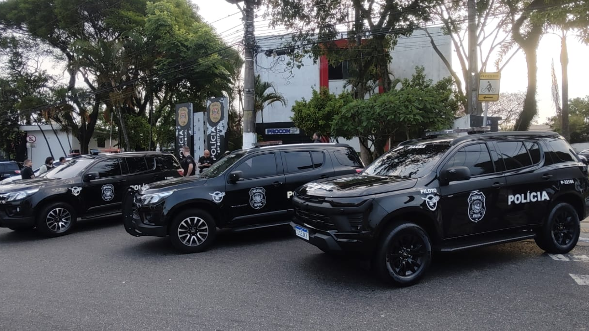 De acordo com a corporação, são cumpridos dois mandados de busca e apreensão e de prisão na zona Leste da capital paulista. 
