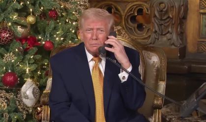 Trump brinca com criança sobre rastreamento do Papai Noel antes do Natal