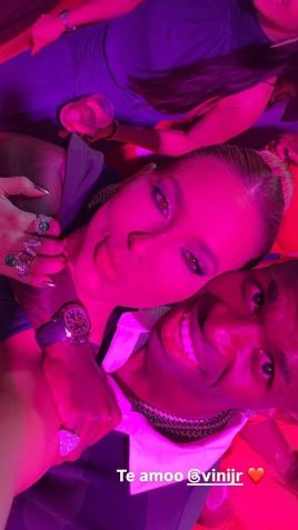 Virginia e Vinicius Jr. durante festa de celebração natalina • Reprodução/Virginia Fonseca