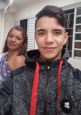 Denys Henrique Quirino e a mãe, Cristiane Quirino • Arquivo pessoal