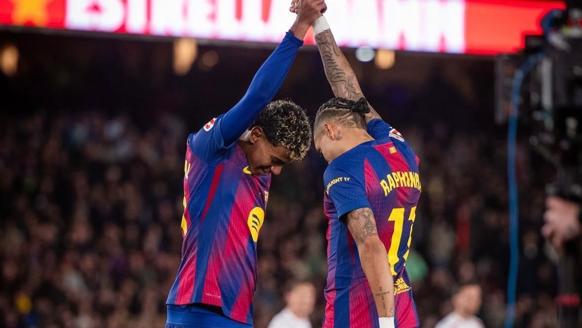 Raphinha e Lamine Yamal comemoram na vitória do Barcelona em LaLiga