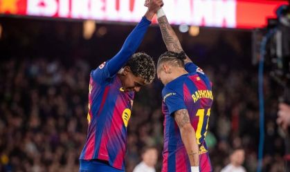 Com dois gols de Raphinha, Barcelona vence Osasuna em LaLiga