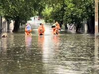 Crianças são resgatadas após lagoa transbordar em Araçatuba
