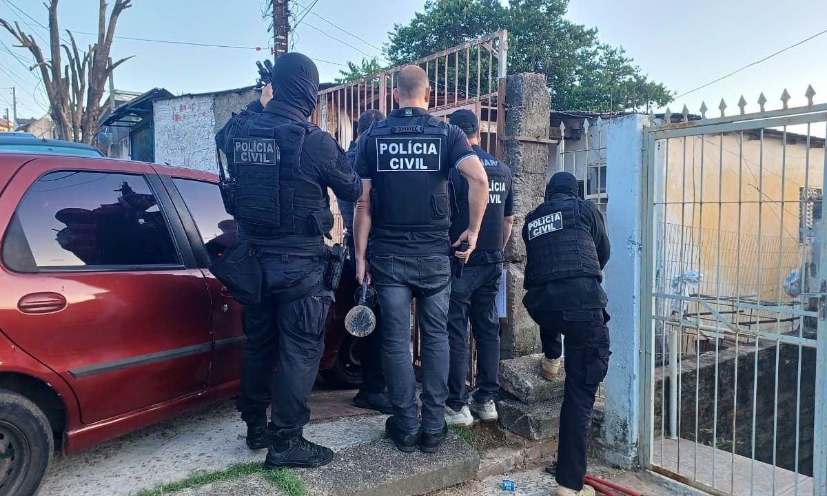 Polícia prende 50 suspeitos por esquema de distribuição de drogas no RS | CNN Brasil