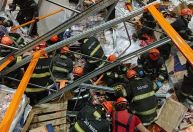 Operador de empilhadeira é esmagado ao derrubar 80 toneladas de congelados