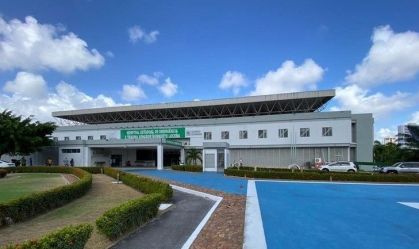 Carro atropela turista em praia da Paraíba; vítima passa por cirurgia