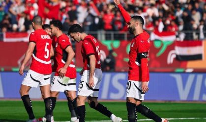 Com um a menos e gol de Salah, Egito vence África do Sul e avança na CAN