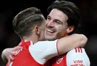 Com gol contra, Arsenal vence Brighton e mantém liderança da Premier League