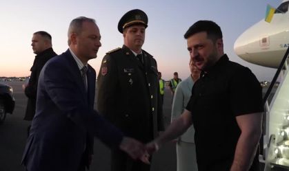 Zelensky chega à Flórida para discutir plano de paz com Trump