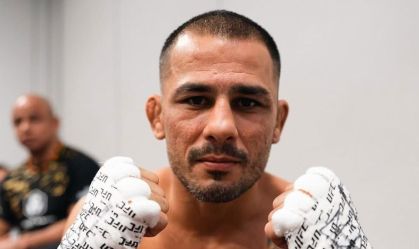 Menos de 1 semana após se lesionar, Pantoja treina para recuperar cinturão