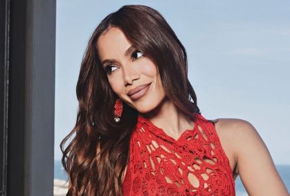 Anitta se apresenta em São Paulo com look de Saturno; veja fotos