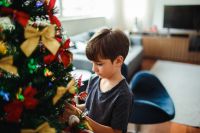 Alergia à árvore de Natal? Entenda e veja como minimizar efeitos