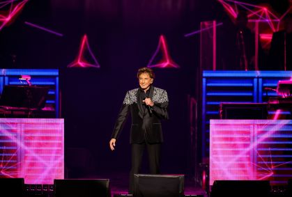 Barry Manilow revela diagnóstico de câncer de pulmão