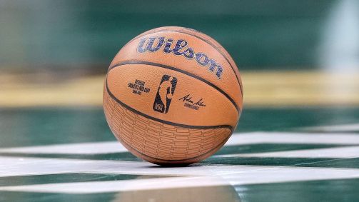 Jogo da NBA Cup em Milwaukee