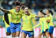 Com time alternativo, Brasil goleia Portugal no último amistoso do ano